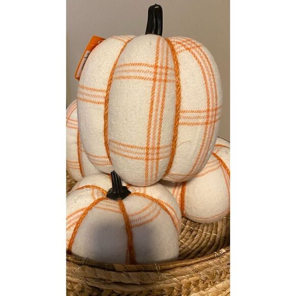 hyde and eek large pumpkin - Picture 2 of 5